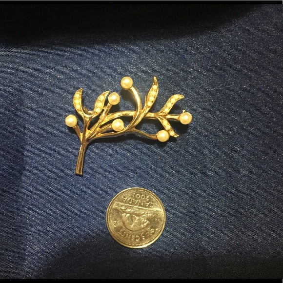 🪩Vintage Gold Brooch - Picture 3 of 3